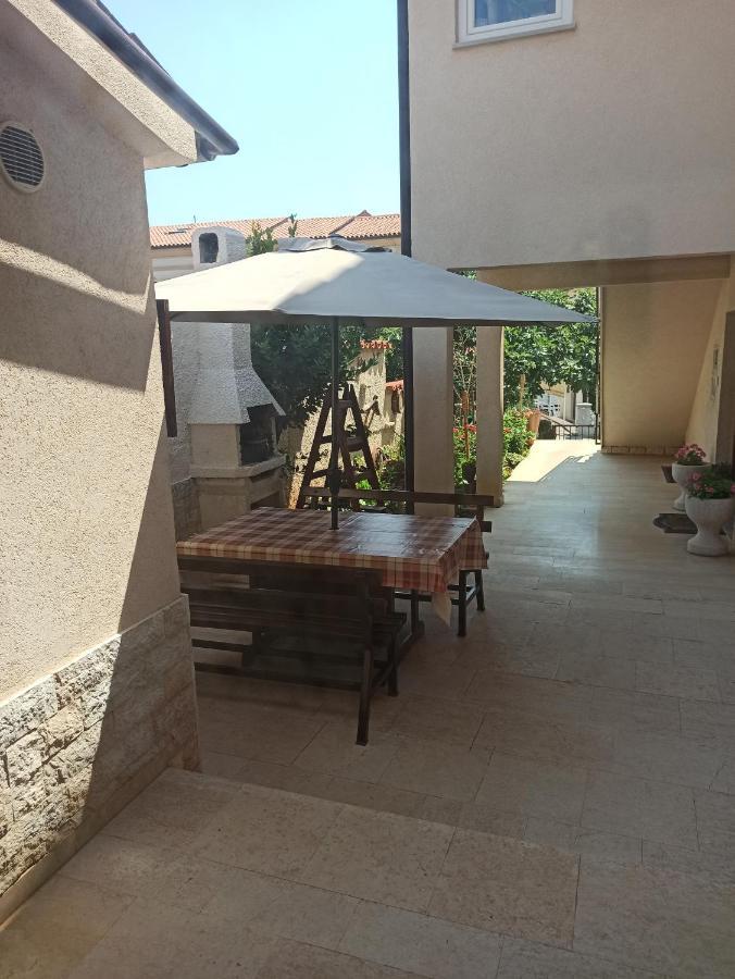 Adria Apartments Pula Exterior photo